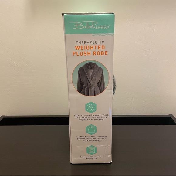 BELLA RUSSO Therapeutic Weighted Plush Robe in Gray - Picture 4 of 5